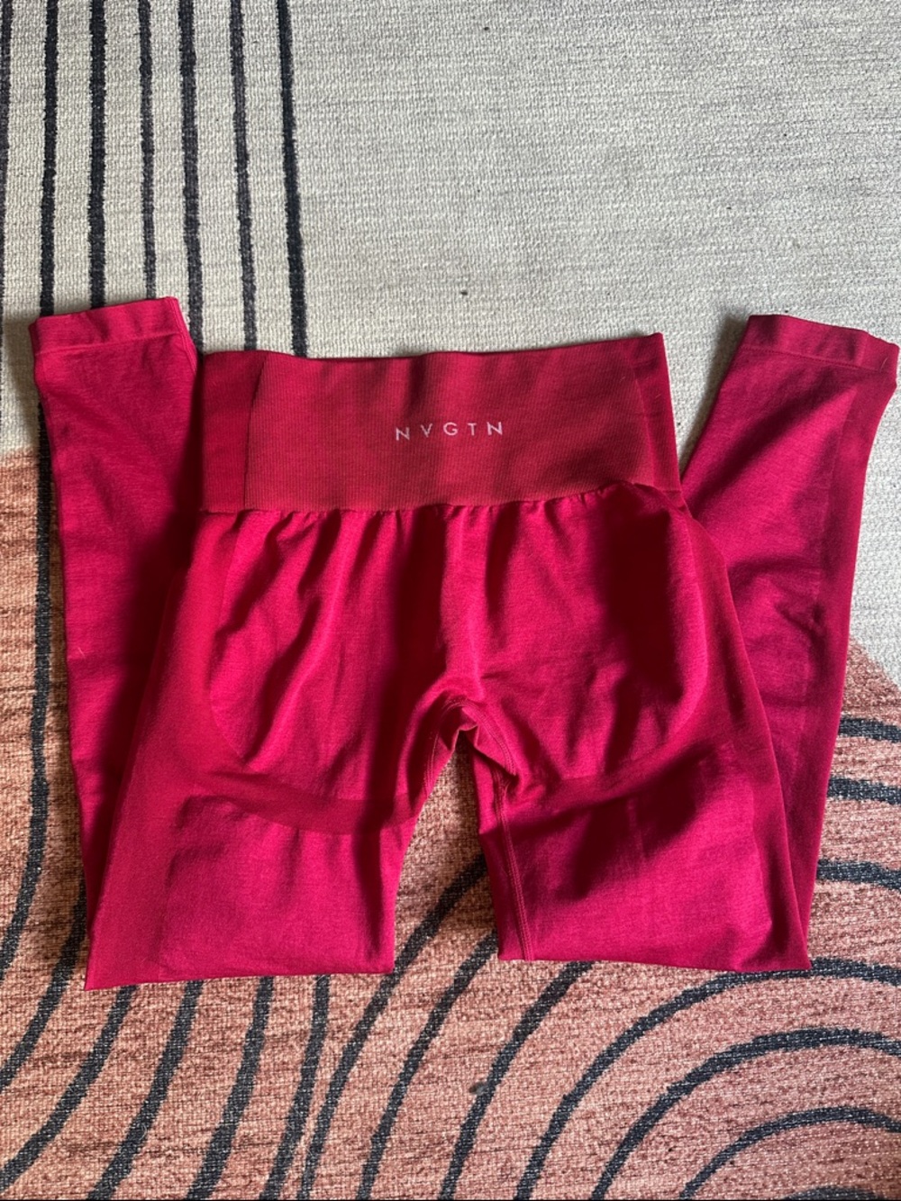 NVGTN Seamless High-Waist Magenta Leggings